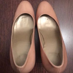 Stuart Weitzman Nude Pumps